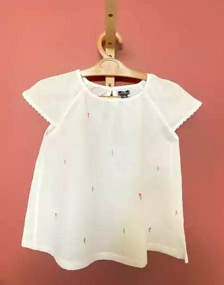 Blouse Kiabi à fleurs brodées