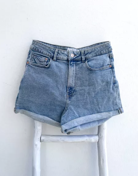 Simone_Short jean Stradivarius