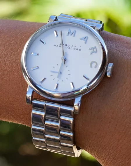 Montre Marc Jacobs portée